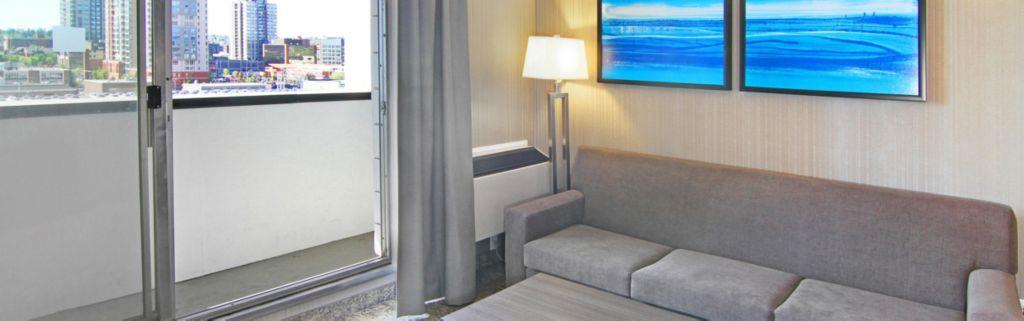 Holiday Inn Express And Suites Calgary By Ihg Εξωτερικό φωτογραφία