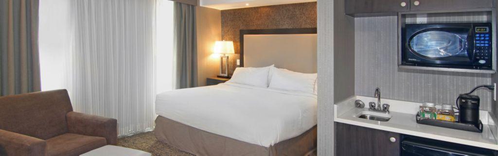 Holiday Inn Express And Suites Calgary By Ihg Εξωτερικό φωτογραφία