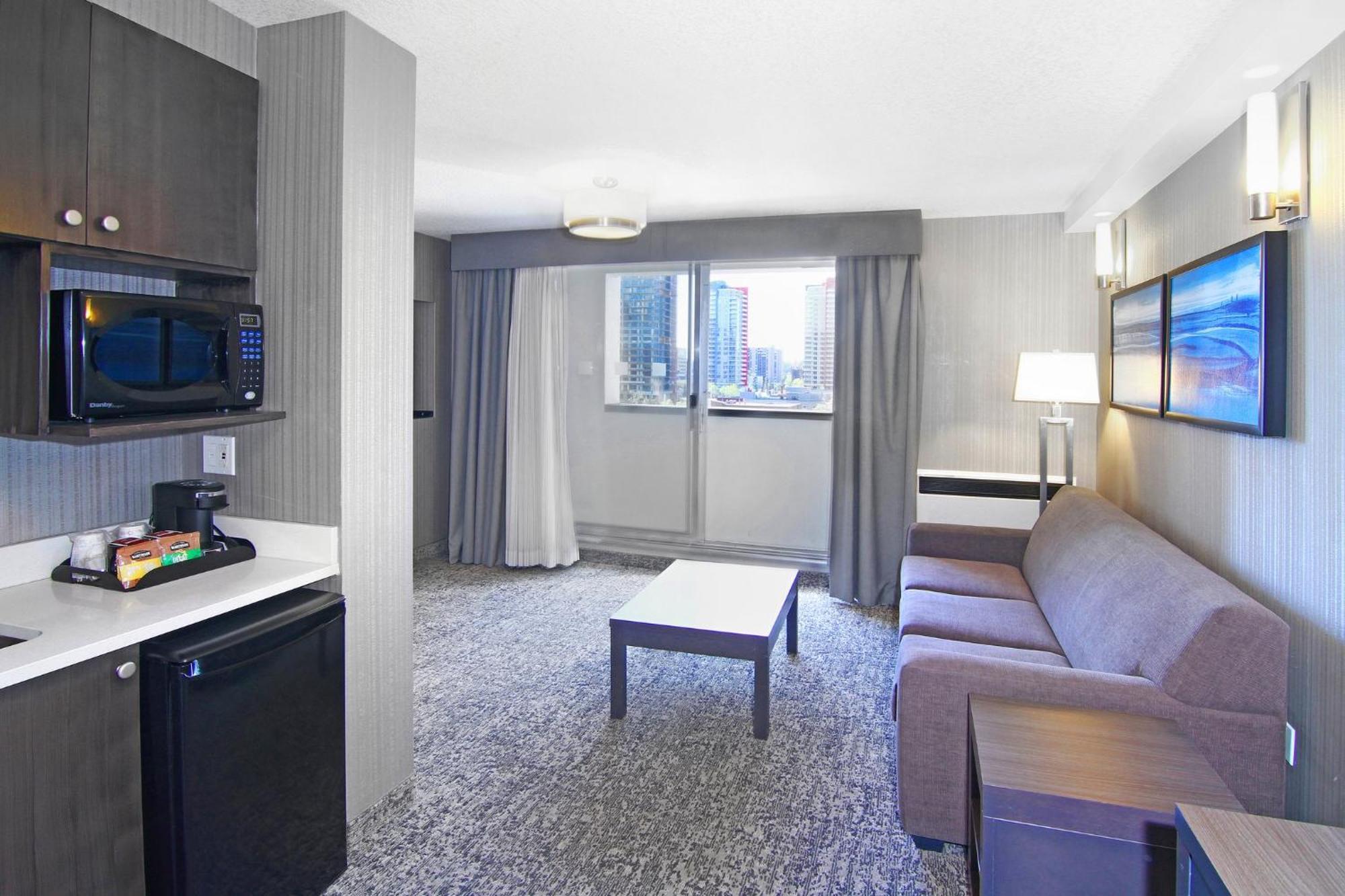 Holiday Inn Express And Suites Calgary By Ihg Εξωτερικό φωτογραφία
