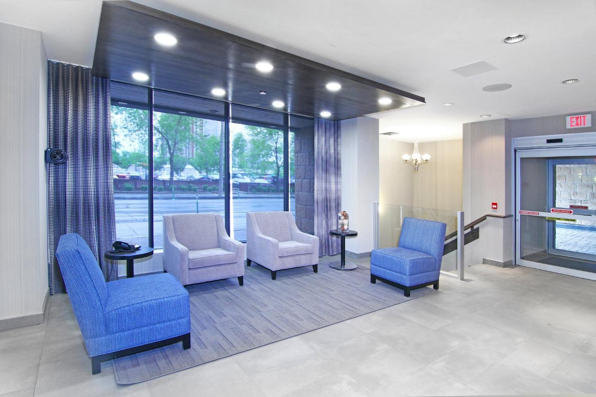 Holiday Inn Express And Suites Calgary By Ihg Εξωτερικό φωτογραφία