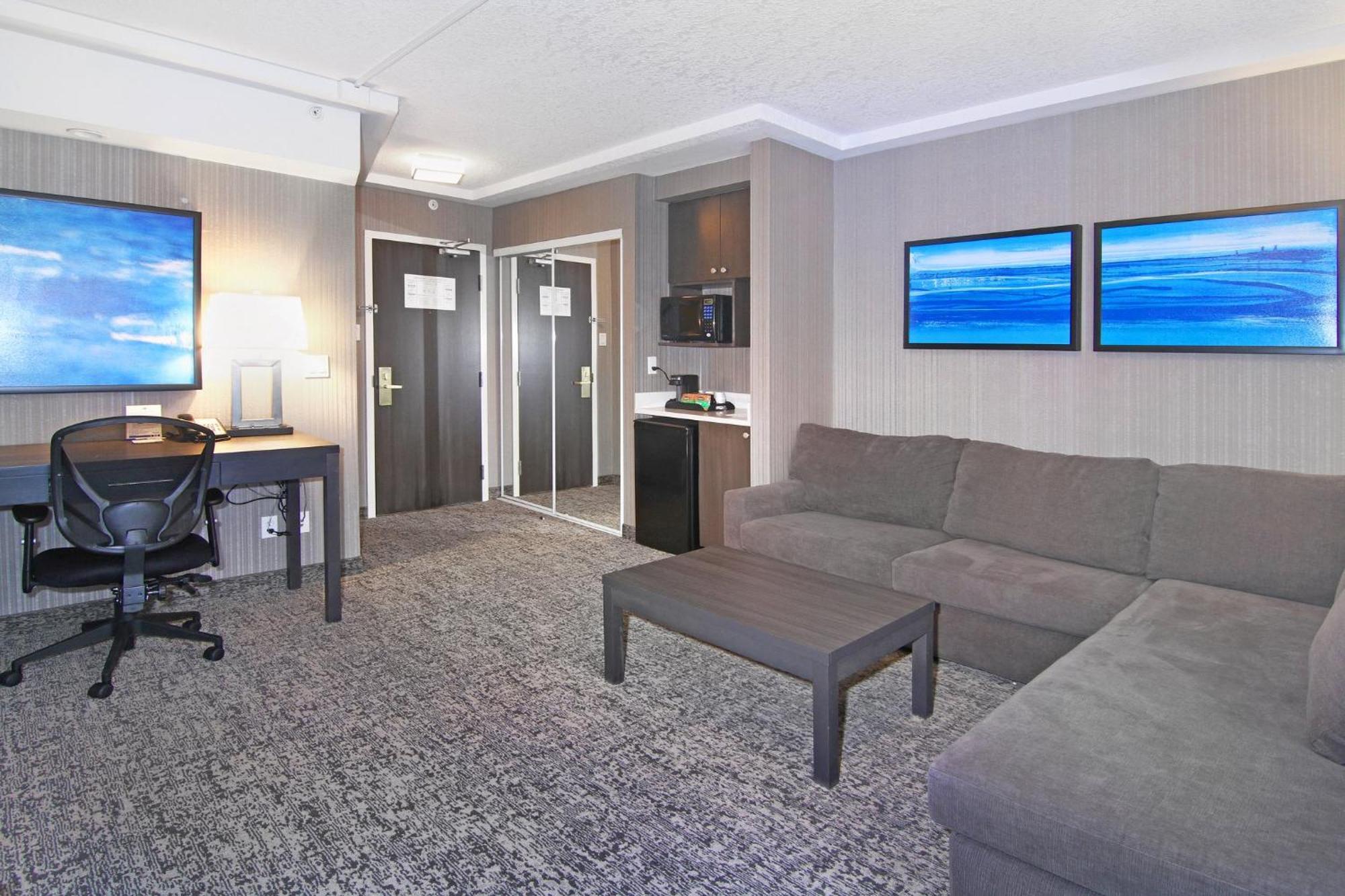 Holiday Inn Express And Suites Calgary By Ihg Εξωτερικό φωτογραφία