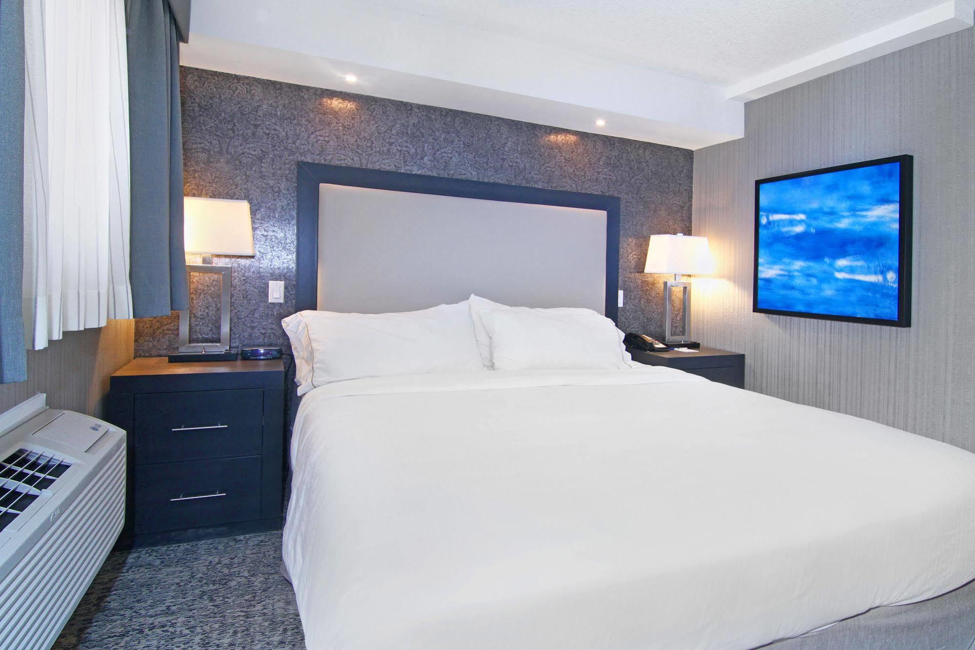 Holiday Inn Express And Suites Calgary By Ihg Εξωτερικό φωτογραφία