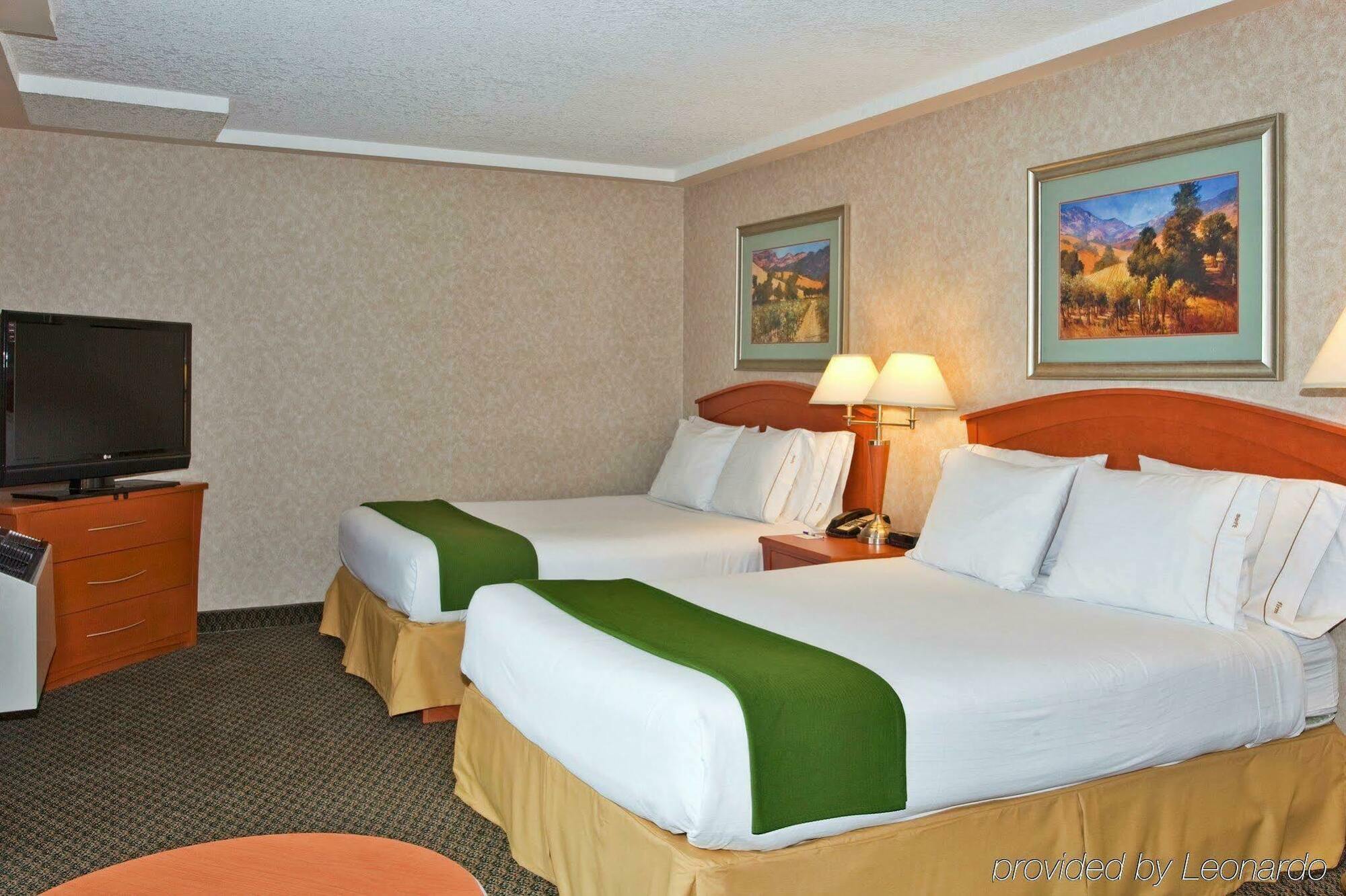 Holiday Inn Express And Suites Calgary By Ihg Εξωτερικό φωτογραφία