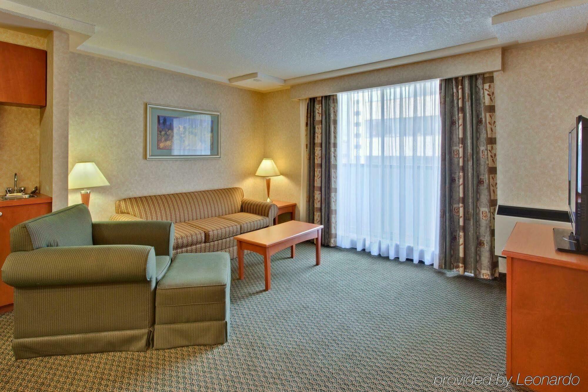 Holiday Inn Express And Suites Calgary By Ihg Εξωτερικό φωτογραφία